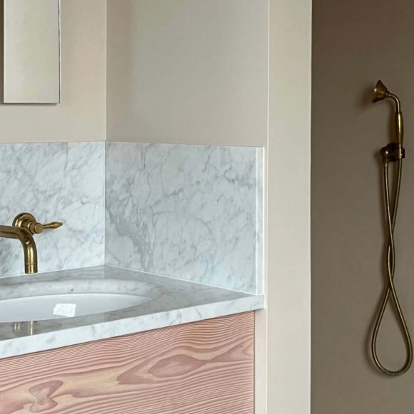 Micro-quartz medium finish wall