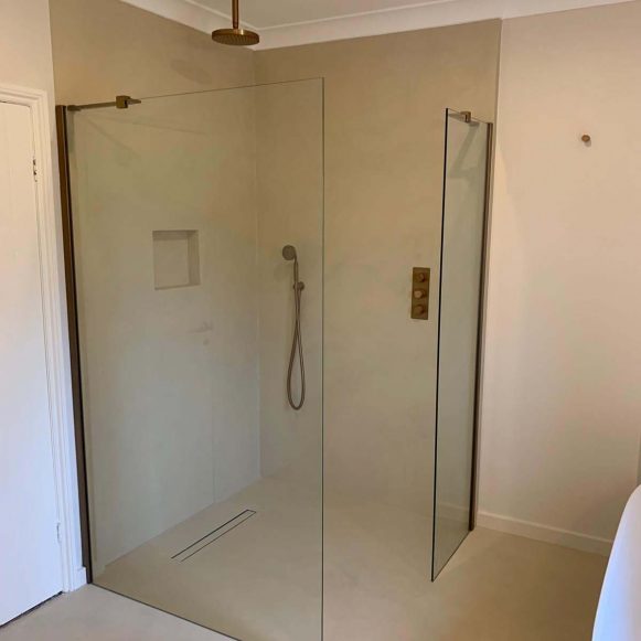 Microcement bathroom floor and shower