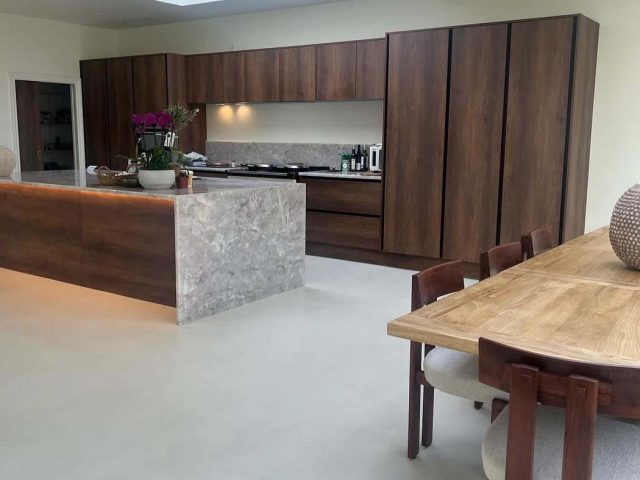 Sleek microcement floor